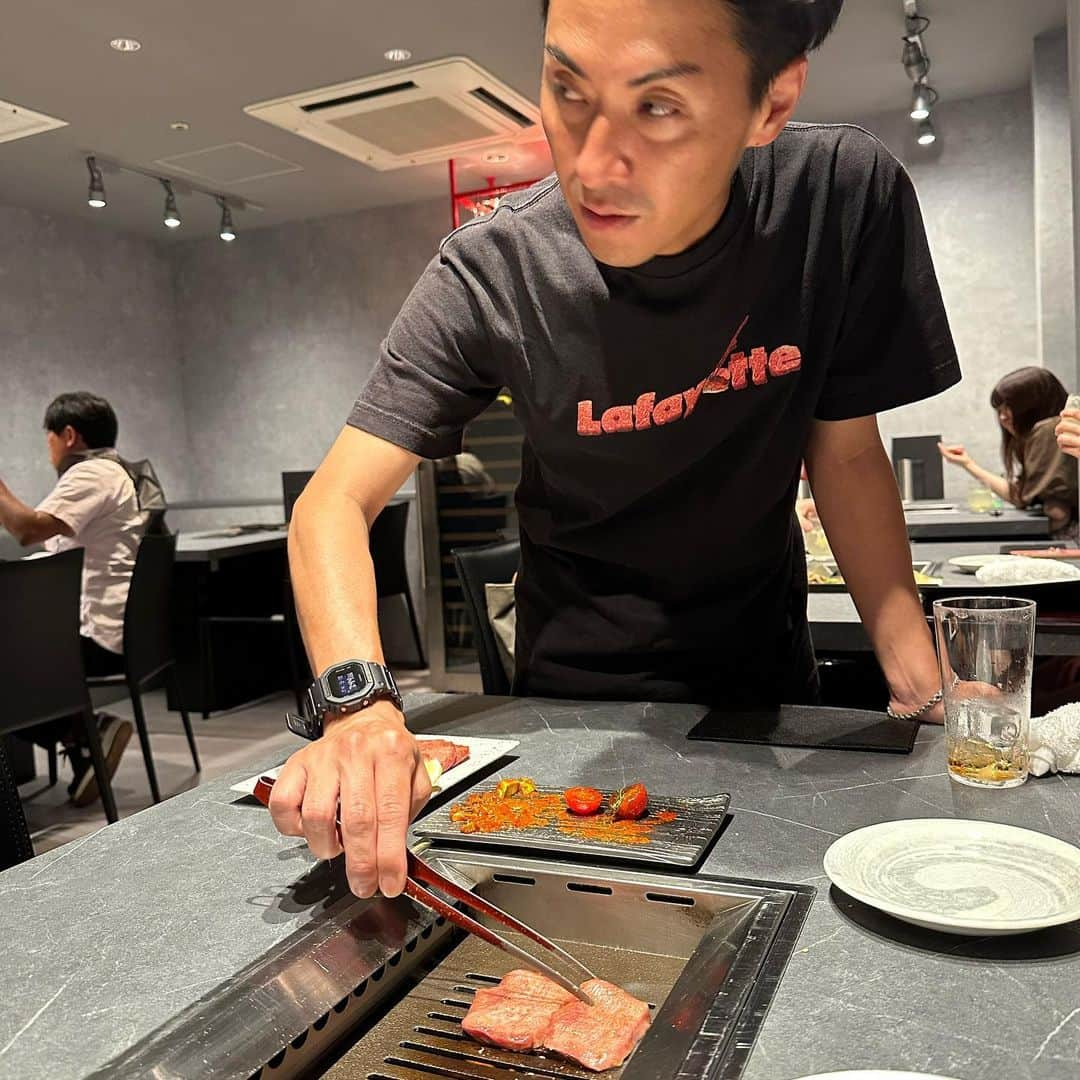 Mika Jimboさんのインスタグラム写真 - (Mika JimboInstagram)「【 #ヒロキヤ六本木 おめ✌️】  🥩 #ヒロキヤ六本木 📍 Tokyo/Roppongi  @dj_hiroki_ マイメンの2店舗目！ 六本木にも #ヒロキヤ ができたよー😗  特に美味しかったもの📝 ⭕️Rユッケ ⭕️アボガドキムチ ⭕️金タン ⭕️ユッケ ⭕️赤身3種のやつ  わたしは恵比寿店より六本木店のほうが美味しいと思った‼️お店の雰囲気も好きー☺️✨焼肉おじ、がんばれよっ！  基本盛れてる写真しかないからどれ載せようか本当に迷っちゃう😊  キンマサぱいせん、ごちです！！ @kingmasa2014   #焼肉ババア#焼肉好きな人と繋がりたい  #六本木#六本木グルメ #六本木ディナー #六本木ごはん#六本木デート #六本木ヒロキヤ#roppongi #tokyo#tokyofood#japanfood #japantravel #japanesefood#japantrip #japanlover」5月20日 16時25分 - mikajimbox