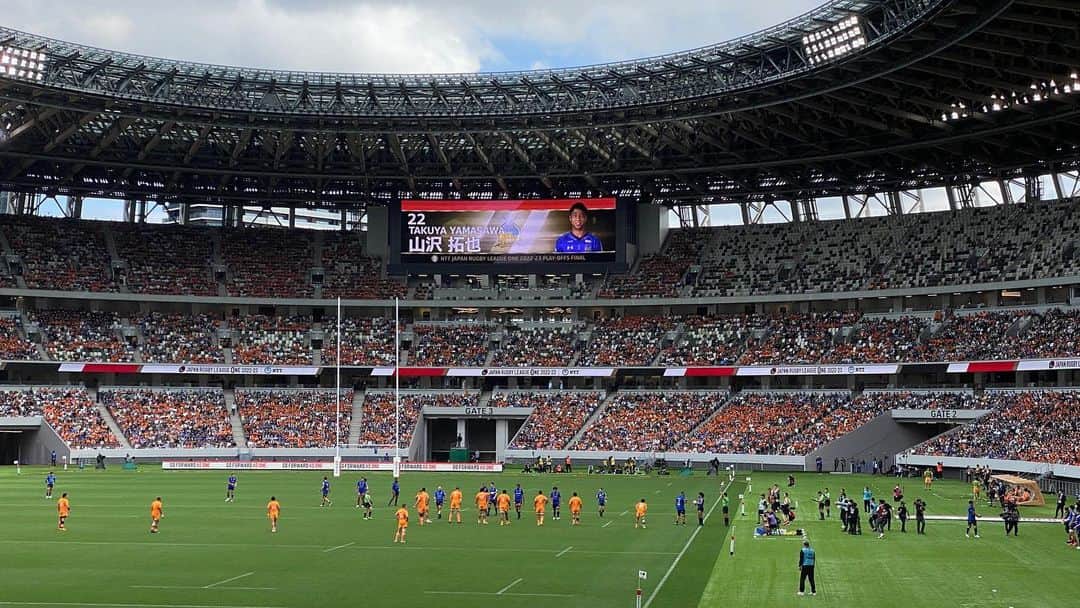 長谷川ヨシテルのインスタグラム：「負けたー！ スピアーズ、強かった…🏉 ワイルドナイツ、連覇ならず…  後半、熊谷出身の山沢選手が入ってすぐトライして逆転まで行ったんですが、 再逆転トライされてしまいました…  とっても良い試合でした！ ワイルドナイツ、お疲れきしでした！  #リーグワン  #リーグワン決勝」