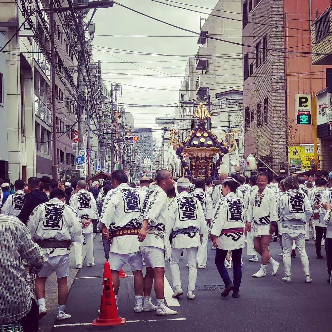 下関マグロのインスタグラム：「三社祭り。いつも歩いてる道が一転、お祭り一色。」