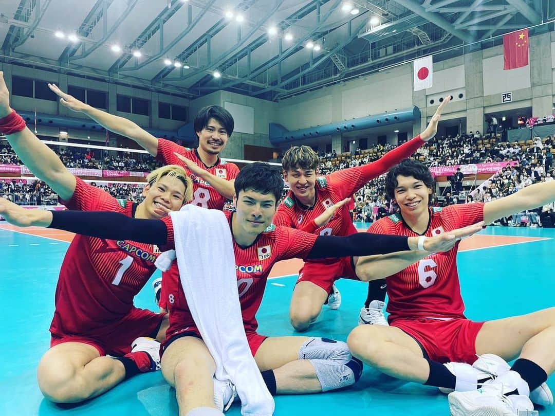 山内晶大のインスタグラム：「. . . 中国との親善試合in富山🇯🇵🇨🇳 たくさんの声援ありがとうございました！ . . 今シーズンも皆さんの応援 会場でお待ちしております🕺 . . 次は名古屋でお会いしましょう👋 . . . #龍神nippon  #Japan #China #volleyball  #Toyama」