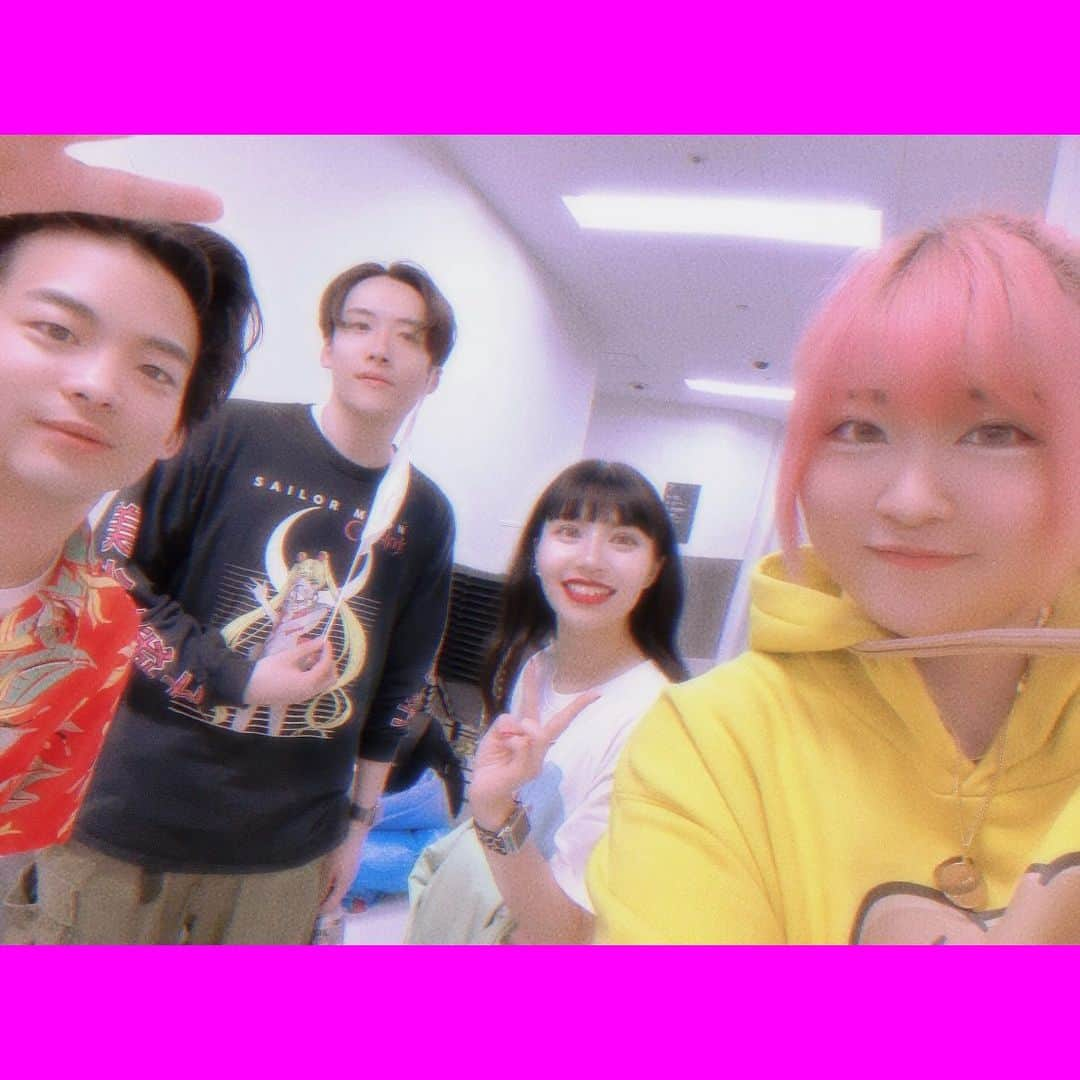 金子きょんちぃさんのインスタグラム写真 - (金子きょんちぃInstagram)「.  今日は事務所ライブ💖💖💖  バイトめん大集合🤟🏻🥳 そろっちゃったぁ❣️  #ワタナベお笑い #WELNEXT #WEL #バイトめんばー #略して #バめん #ちゃんぴおんず 大ちゃん #新作のハーモニカ 隼人 #ゼンモンキー むらまつ #リンダカラー∞ りなぴっぴ #あたち」5月20日 17時13分 - kyokaest9