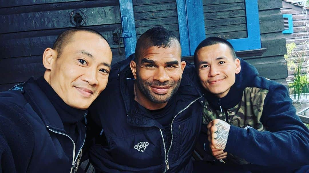 アリスター・オーフレイムさんのインスタグラム写真 - (アリスター・オーフレイムInstagram)「Physicality ☯️ Spirituality: Different paths, same destination: @alistairovereem」5月20日 17時55分 - alistairovereem