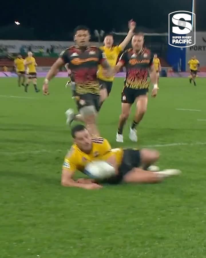 Super Rugbyのインスタグラム：「Note to self… don’t challenge @joshmoorby_ to a foot race 😳  #CHIvHUR #SuperRugbyPacific」