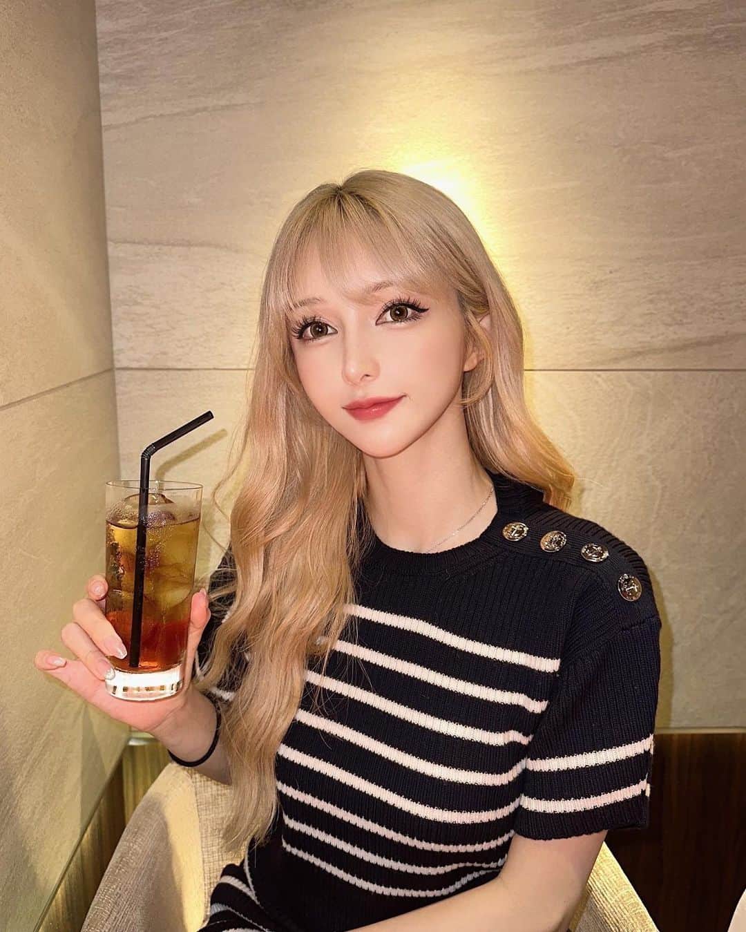 MIRIさんのインスタグラム写真 - (MIRIInstagram)「フカヒレと帆立とホタルイカ❤️ （帆立とホタルイカの写真が無い笑） そして小指ぴよん🤘  DIORのニットセットアップ可愛いすぎ💕  久々ウェーブヘア🥐  #銀座 #dinner  #和食 #中華 #フカヒレ #dior #セットアップ #ニット  #ボーダー #マツエク #美容液 #美肌　 #ウェーブ巻き #久々  #ショッピング #shopping  #週末 #休日」5月20日 17時58分 - miri.o3