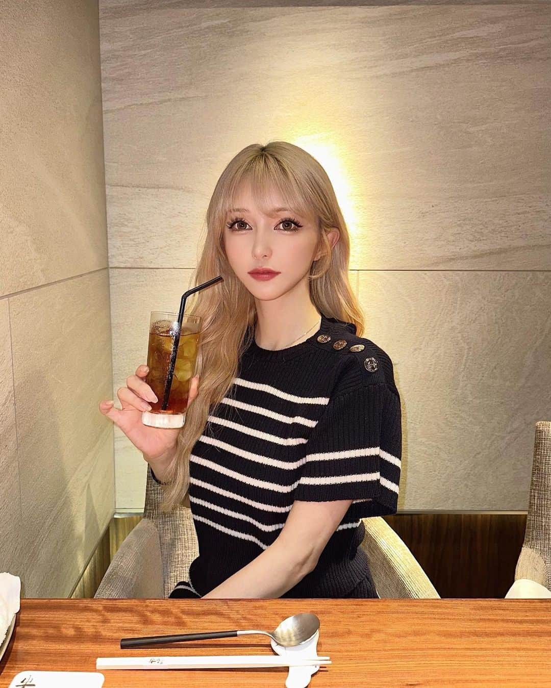 MIRIさんのインスタグラム写真 - (MIRIInstagram)「フカヒレと帆立とホタルイカ❤️ （帆立とホタルイカの写真が無い笑） そして小指ぴよん🤘  DIORのニットセットアップ可愛いすぎ💕  久々ウェーブヘア🥐  #銀座 #dinner  #和食 #中華 #フカヒレ #dior #セットアップ #ニット  #ボーダー #マツエク #美容液 #美肌　 #ウェーブ巻き #久々  #ショッピング #shopping  #週末 #休日」5月20日 17時58分 - miri.o3