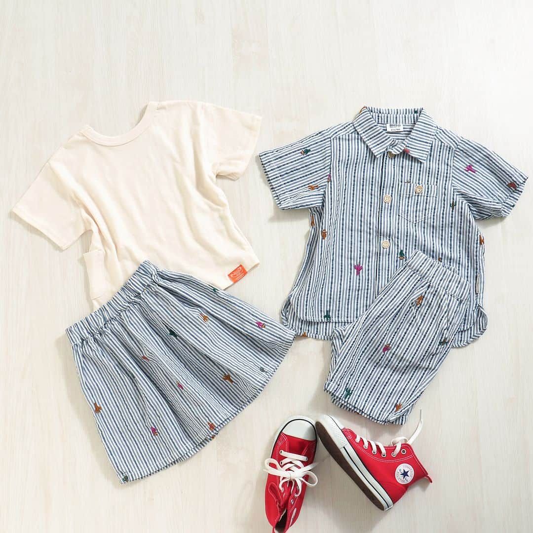 エフオーオンラインストア 子供服さんのインスタグラム写真 - (エフオーオンラインストア 子供服Instagram)「【BREEZE】サボテン刺繍がとってもかわいいリンクコーデ🌵♡  でこぼこした素材感でさらっと涼しく着られるので これからの気温が高くなるシーズンのおでかけコーデにぴったり♬  男の子のシャツは前ボタンを開けて Tシャツのうえに羽織ったスタイリングもかわいくておすすめ♡  ギフトにもぴったりのアイテムです😊✨  ======================= 商品詳細や価格は ショッピングタグからご覧いただけます★ =======================  #foonline #BREEZE #ブリーズ #子供服 #こどもふく #ベビー服 #キッズコーデ #女の子コーデ #男の子コーデ #おしゃれキッズ #おしゃれキッズと繋がりたい #キッズ水着 #ベビー水着 #リンクコーデ #キッズ夏服 #キッズ夏コーデ #キッズファッション  #キッズシャツ #キッズスカート #キッズパンツ #キッズハーツパンツ」5月20日 18時00分 - foonline