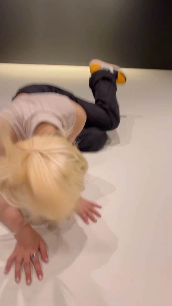 川端結愛のインスタグラム：「I'm OK!!!!!⭐️⭐️⭐️⭐️  @le_sserafim rimix by @k_yu0127 🫶🏻 cameraman @seiraanzai 🎥  #lesserafim #unforgiven #kpop #dance」