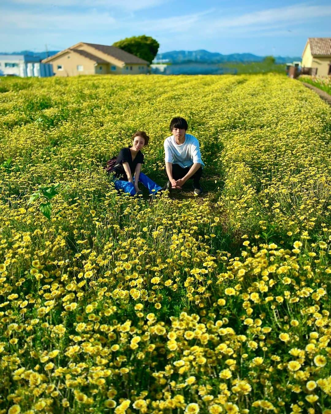 Hanaさんのインスタグラム写真 - (HanaInstagram)「・ 息子とお花畑🌼🌷🪻  2枚目の息子と母の温度差しんどいwww😂  いつまで一緒に写真撮ってくれるかな〜🫣  #お花畑 #息子との時間 #息子と #息子ラブ #中3男子 #自然が好き #距離感 #思春期男子 #ソレイユの丘 #横須賀観光 #花のある風景 #家族写真 #家族の思い出 #家族旅行 #アラフォーママ」5月20日 18時04分 - hana.nyanya