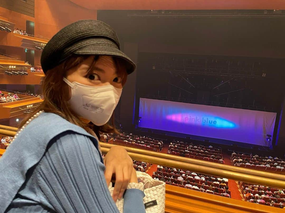 加藤里奈（カトリーナ）さんのインスタグラム写真 - (加藤里奈（カトリーナ）Instagram)「#pinkbluetour2023 💗💙 緑黄色社会さんのツアー初日に伺いました🥦🐶 開演前後は撮影OKだったので会場で📸 生で歌声音楽聴けて幸せでした👂  いつか #カトリーナの全部全力 にも 遊びにきてください☺️💕  @ryokushaka_official  @haruyama_555  @isseyman  @peppe1206  @shingoanami   #緑黄色社会 #リョクシャカ #pinkblue #ピンクブルー」5月20日 23時43分 - rinakatoktriiina