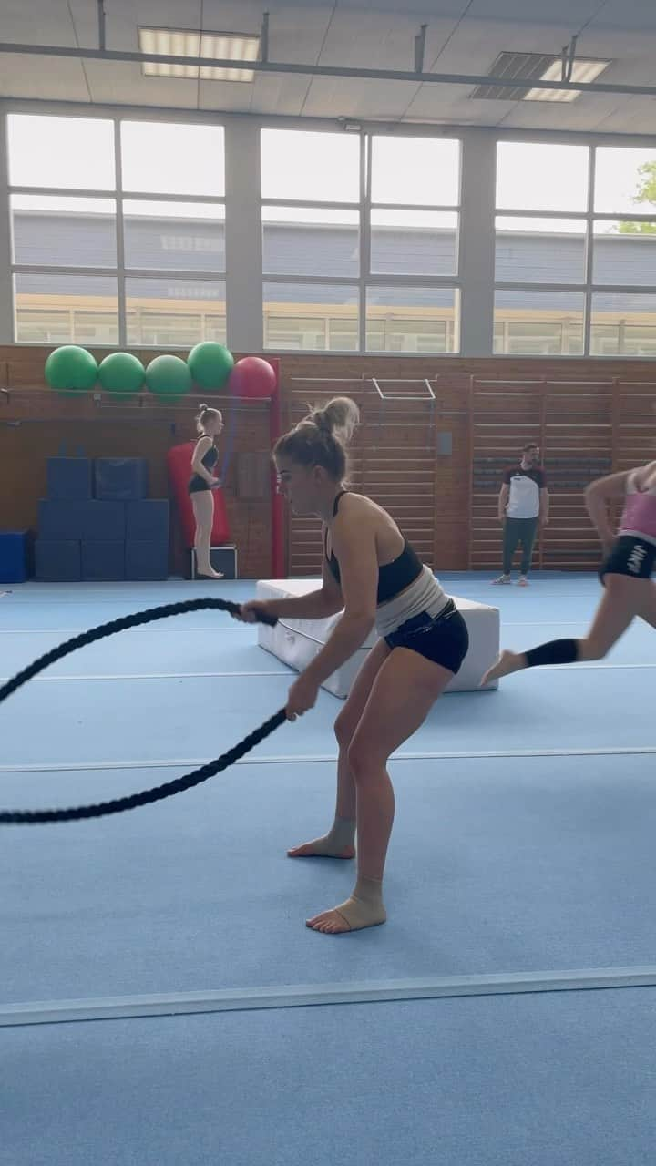 エリザベト・ザイツのインスタグラム：「4x4 Minuten HIIT Training am Ende des Trainingscamps des Nationalteams: Extrem anstrengend und nicht meine Lieblingsbeschäftigung. 😮‍💨 Aber: Super für die Fitness und ein Muss auf dem Weg in Richtung Olympische Spiele Nummer 4! ✨ #workhard #eliseitz #gymnastics #hiit #workout #fitness #nationalteam #teamgermany」