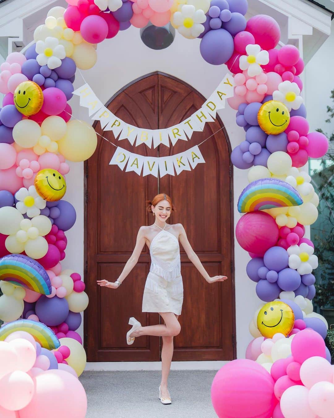 マイ・ダーウィカーのインスタグラム：「ขอบคุณนะคะทานตะวันของดาวิ 💕🌻 #DavikaHBD16」