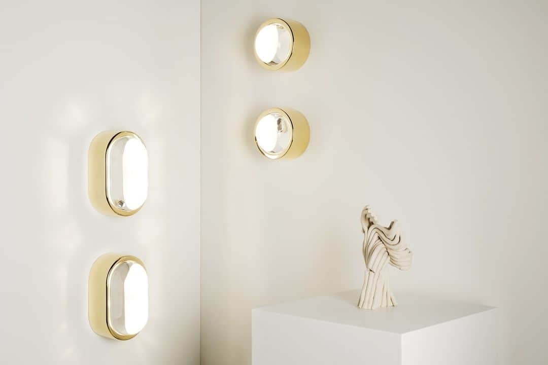 トム ディクソンのインスタグラム：「With SPOT, we have created a beautiful high output light. ⁠ ⁠ Framed in a plated stainless-steel surround, SPOT is a massively thick glass lens designed to refract the light of integrated LEDs. ⁠ ⁠ Available as a directional pendant and IP44/wet room-rated wall lights, in black, gold and copper.」