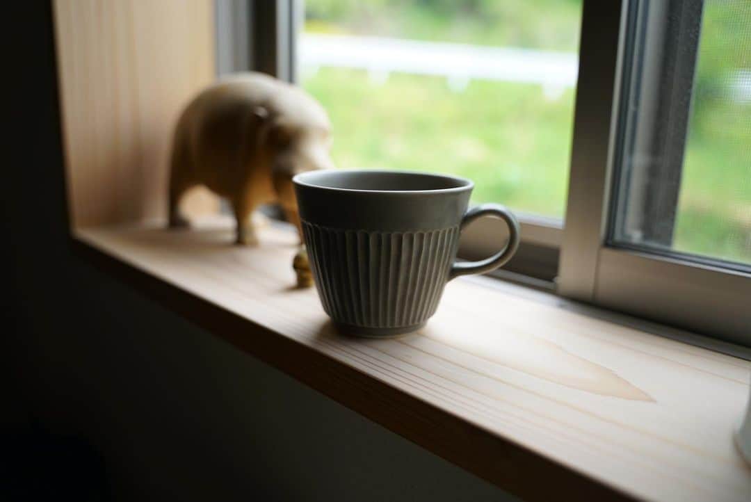 阿部春弥のインスタグラム：「・ 5/27〜 @utsuwa_sumica  ・ #mag#pottery#porcelain#ceramics#マグカップ #器#うつわ #阿部春弥#abeharuya」