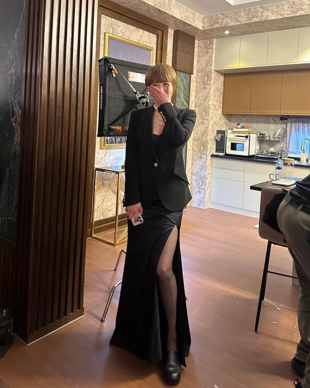 キム・ソナさんのインスタグラム写真 - (キム・ソナInstagram)「드레스 입고 가발쓰고 어디가?  변신재이...   #가면의여왕 #queenofthemask」5月20日 18時21分 - kimsuna_official