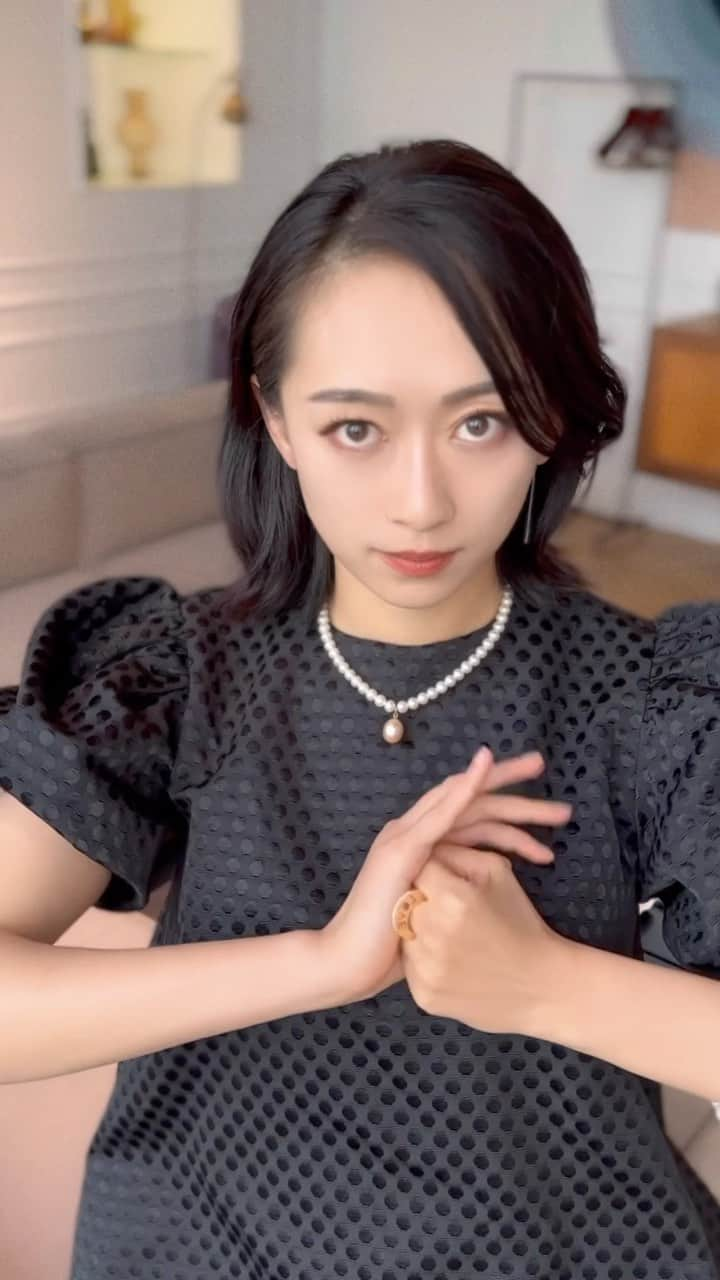 梨衣名のインスタグラム：「LOVE PUNCH くらええええ #我爱你 #520快樂❤️   Waiting for your comments “520” here  which means I LOVE YOU🥰 520 ってココにコメントしてね🥰  中国語で520と我爱你が発音似てることから 5/20は I LOVE YOUを伝え合う日 パンチで伝えてもいいですか？？ そんな今日にぴったりな💍 @carat_a   tops @unminouofficial」