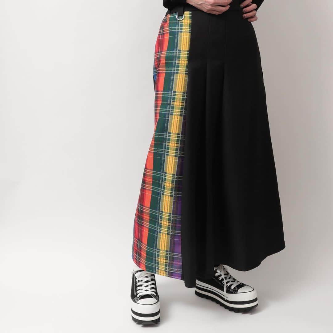 のインスタグラム：「TEARS OF SWAN-RAINBOW TARTAN CHECK PLEATS LONG SKIRTになります!! 心斎橋PARCO店頭、official webshopにて引き続き販売中ですので宜しくお願い致します😊🏬💻  https://tears-of-swan.shop-pro.jp/?pid=170699051 (webshopオーダー分、5/30発送) ※プロフィール下のURLからofficial websiteがご覧頂けます  @tears_of_swan  #tearsofswan  #rainbow #tartancheck  #pleatsskirt  #longskirt  #プリーツスカート #ロングスカート」