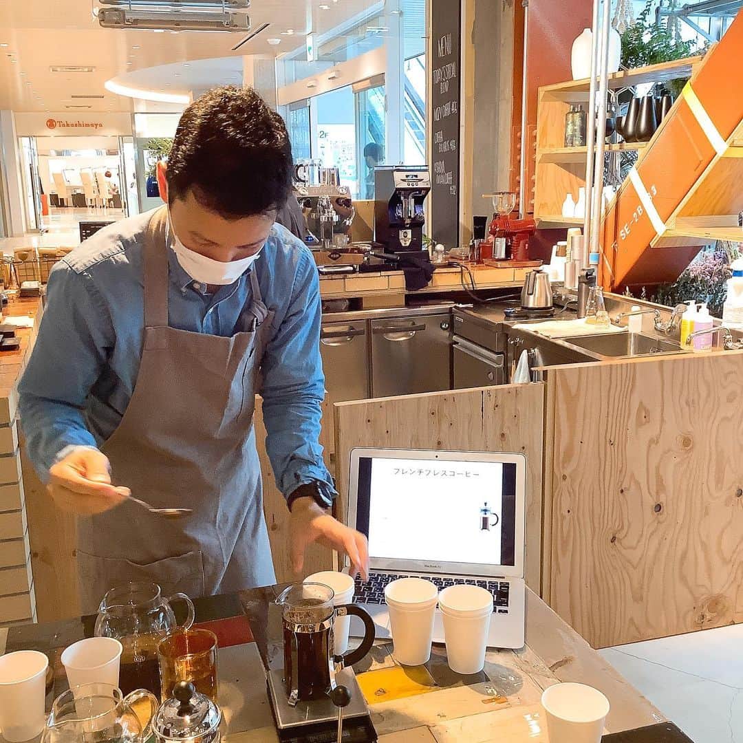 TODAY'S SPECIALさんのインスタグラム写真 - (TODAY'S SPECIALInstagram)「<WORKSHOP-Futakotamagawa> 本日二子玉川店では、 NOZY COFFEEの能城さんをお迎えして フレンチプレスで淹れるコーヒーのワークショップを開催いたしました。  おいしいコーヒーとは？からスペシャリティコーヒーについて、 コーヒーの栽培についてなど幅広くお話しいただきました。  コーヒーにまつわる様々なお話をお聞きしながら、 実際にフレンチプレスでコーヒーを淹れて飲み比べも。  コーヒーの魅力に引き込まれる楽しいワークショップとなりました。  #todaysspecial #トゥデイズスペシャル #futakotamagawa #玉川髙島屋 #ts_report」5月20日 18時40分 - cibone_ts