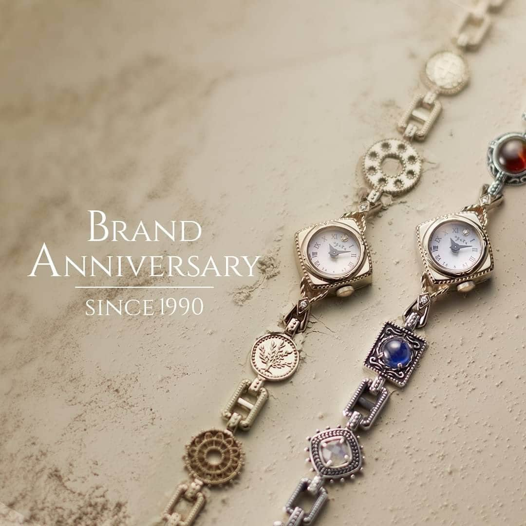 ageteさんのインスタグラム写真 - (ageteInstagram)「【33rd Brand Anniversary】 1990年6月から始まったアガット。 いつもご愛顧いただいている皆様への感謝の気持ちを込めたこの時期だけの特別なコレクションを6月9日（金）より発売いたします。 発売に先駆けアニバーサリーコレクションの特別サイトがオープンいたしました。 プロフィールページにの公式ホームページからぜひご覧ください。 ※発売は6月9日（金）よりアガット店舗・公式オンラインストアにて開始予定です。  #agete #アガット #アニバーサリー #限定時計 #限定ネックレスチャーム」5月20日 18時51分 - agete_official