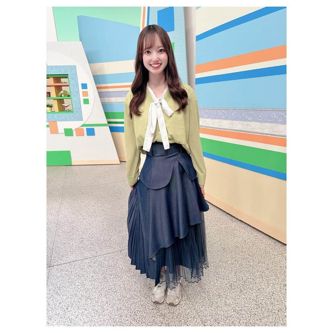 石井奏美のインスタグラム：「今日のシアワセ気分の衣装です👗  cardigan: Milaowen(@milaowen_official ) skirt: SNIDEL(@snidel_official )  薄手の生地でサラッと着やすいカーディガンでした🌱  今日もお疲れ様でした💐🧸  #岡山#香川#アナウンサー#衣装 #milaowen#snidel#ootd」