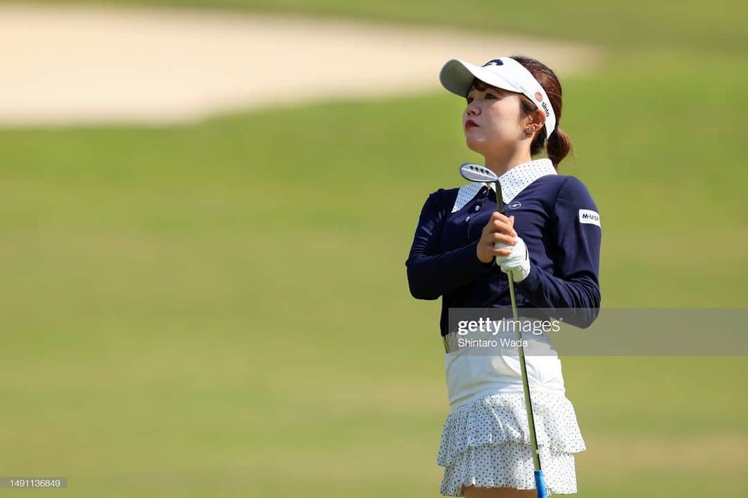 廣田真優のインスタグラム：「.  水玉のウェアがとっても好評だったからのせちゃお🫧💙  (@mu_sports_global ) (@musfan_players ) #ゴルフウェア#ゴルフ」