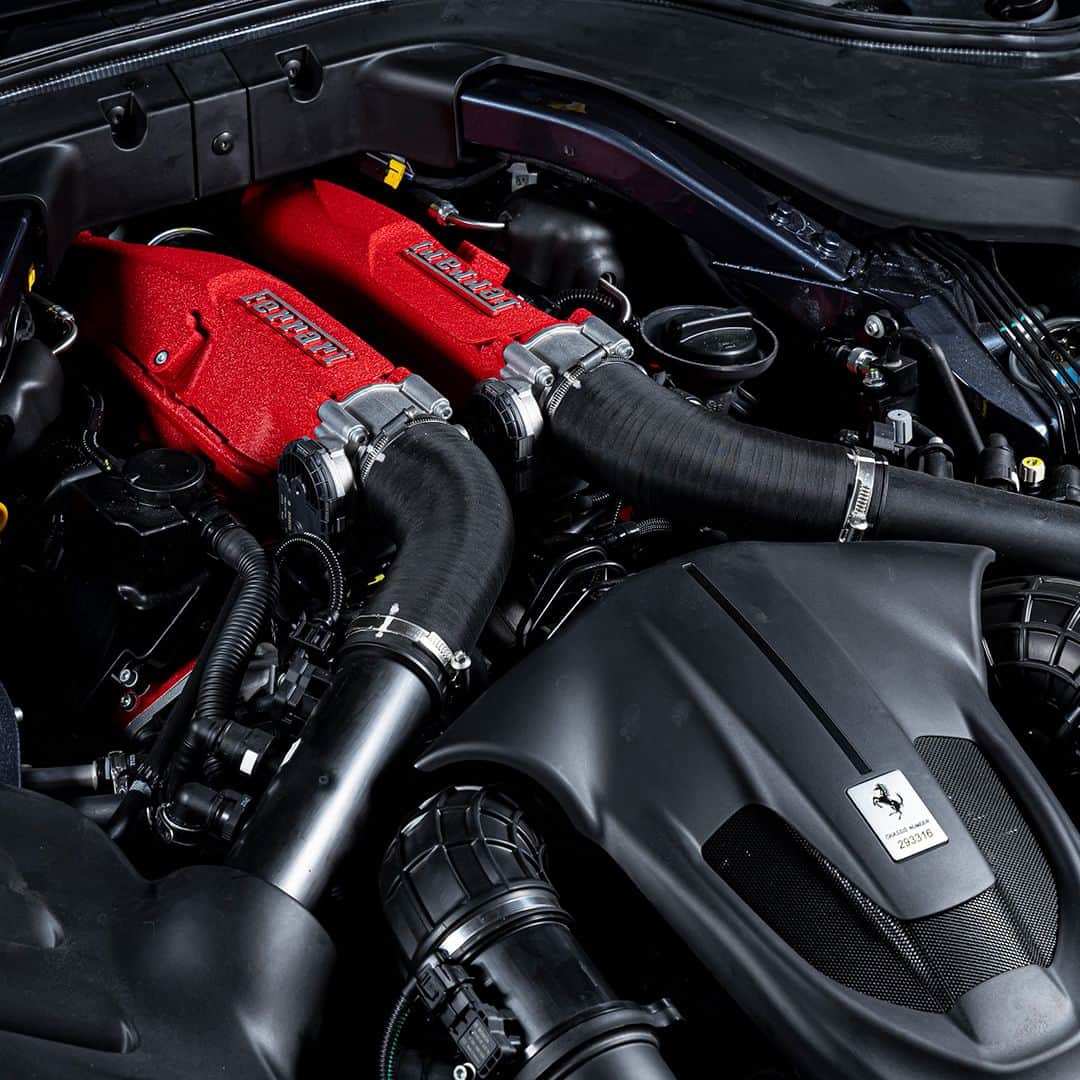 Ferrari Japanさんのインスタグラム写真 - (Ferrari JapanInstagram)「#FerrariRomaSpider は、「インターナショナル・エンジン・オブ・ザ・イヤー」を4年連続で獲得し、2018年「過去20年で最も優れたエンジン」にも選ばれる等、輝かしい受賞歴を誇るV8ターボエンジンを搭載。  #ferrariromaspider #フェラーリローマスパイダー #LaNuovaDolceVita #ferrari #フェラーリ #FerrariJapan #LuxuryLifestyle #LuxuryCars #CarLifestyle #Ferraristi #ラグジュアリーカー  #新車発表」5月20日 19時00分 - ferrarijpn