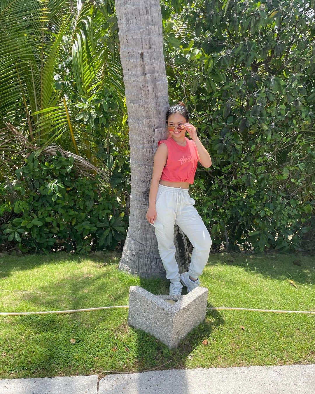 のインスタグラム：「長かった旅の写真もこれが最後になってしまったよ‼︎ みんなお付き合いありがとう😛✨  この日はカジュアルスポーツティーなお洋服✨  #海外旅行 #海外　#海 #フィリピン #フィリピン旅行 #philippines #vacation #vacations #ocean」