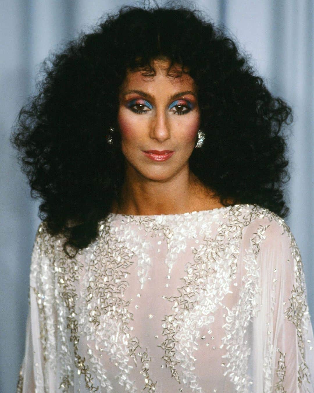 British Vogueさんのインスタグラム写真 - (British VogueInstagram)「From ’60s spider lashes to vivid blue eyeshadow, #Cher has always been a beauty chameleon. As she celebrates her 77th birthday today, look back at must-see photographs of the singer through the years.」5月20日 19時00分 - britishvogue
