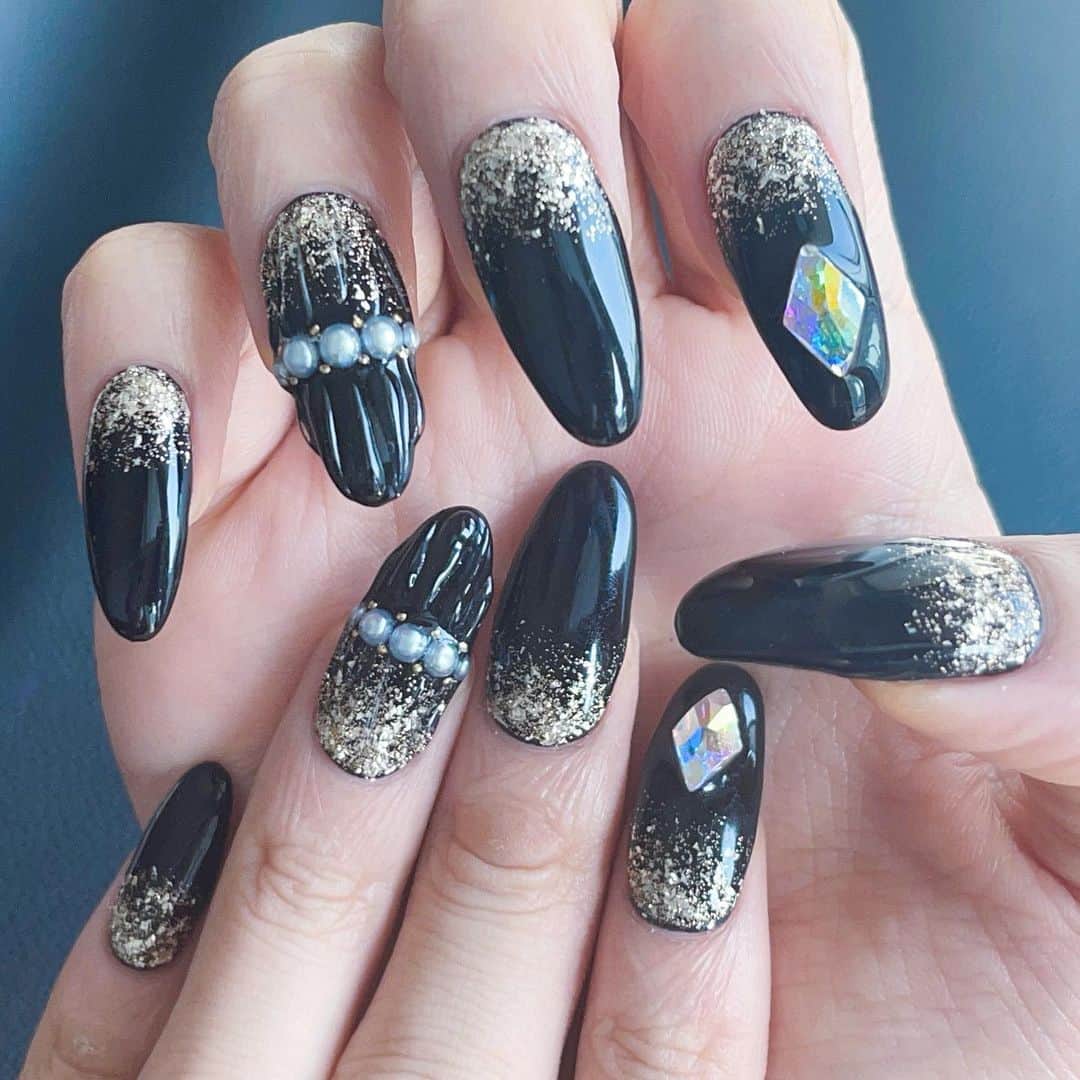 のインスタグラム：「オトナの黒  #ネイル #ネイルデザイン #ジェルネイル #ネイルアート」