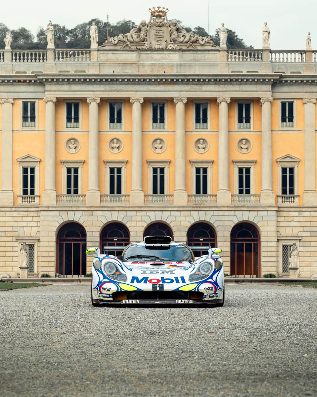 Porscheさんのインスタグラム写真 - (PorscheInstagram)「This weekend, Porsche is making its way to the beautiful Lake Como for @fuoriconcorso. Car enthusiasts will gather to be surrounded by automotive bliss on guided tours through Villa Olmo's open museum. This iconic 911 GT1? Just one stunning example that will feature among the lineup.  📸: @lzrndr」5月20日 19時12分 - porsche