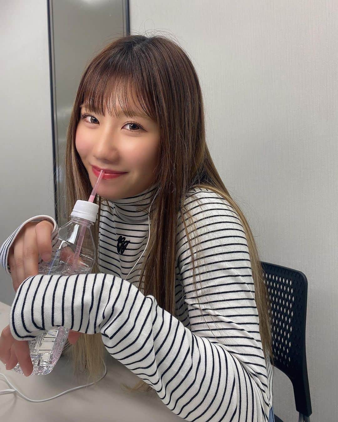 石田優美さんのインスタグラム写真 - (石田優美Instagram)「お水飲むーー？🩵  #水分補給 #大事 #水 #🩵」5月20日 19時21分 - yu_mi_1012