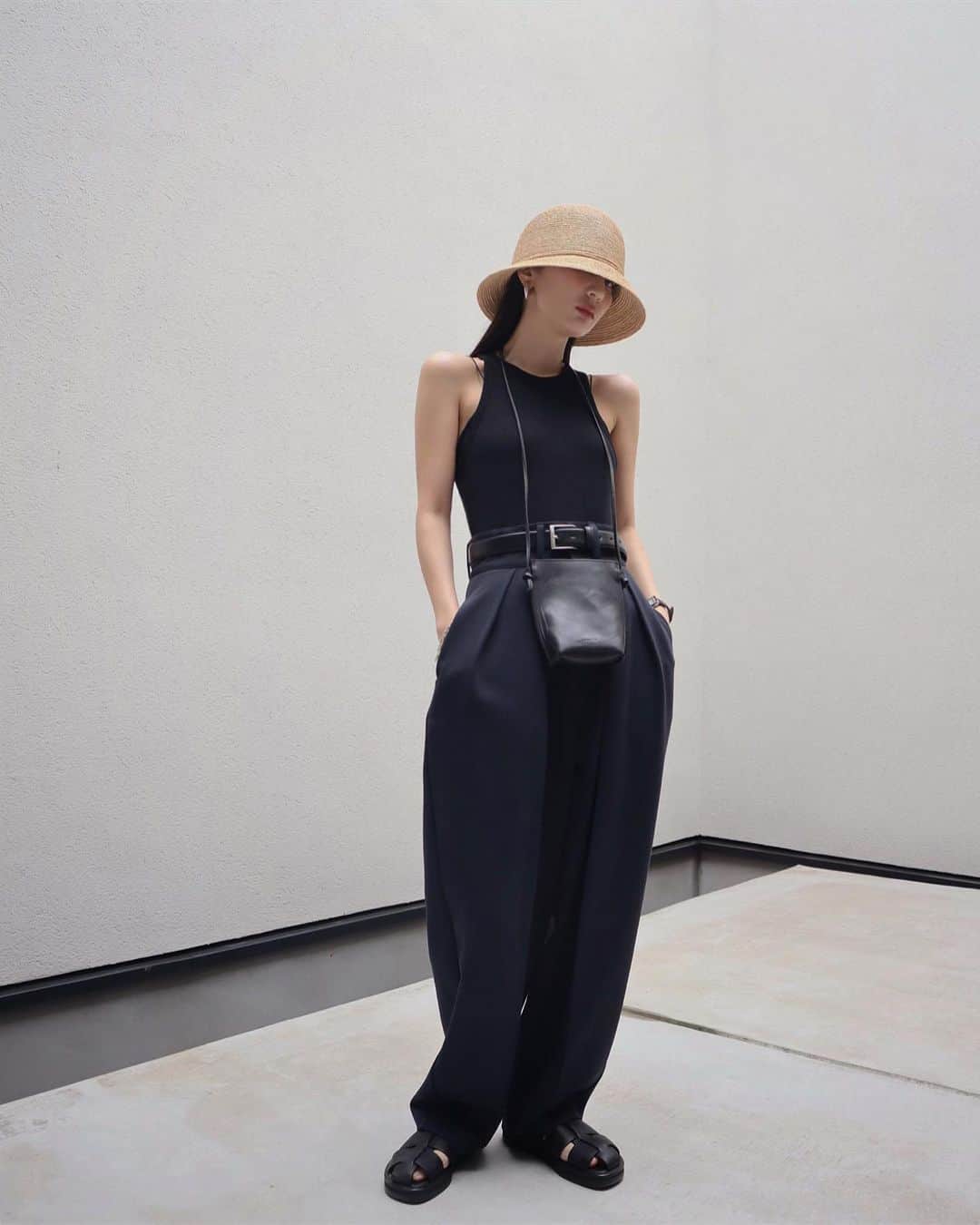 佐藤涼実のインスタグラム：「@helen_kaminski  今年はショートブリムの クローシュハット Valence 6    POPUPは各所で開催中みたいなので 是非チェックしてみてください   銀座三越 5/17-5/23 東急百貨店 吉祥寺店 5/11-24   40周年を記念して 数量限定スペシャルトートバッグのギフトも🖤   #helenkaminski #ヘレンカミンスキー #pr」