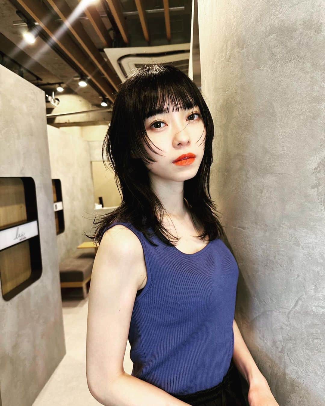 石塚朱莉のインスタグラム：「thanks  #blueBlack #newhair   @akimotonatsuo」