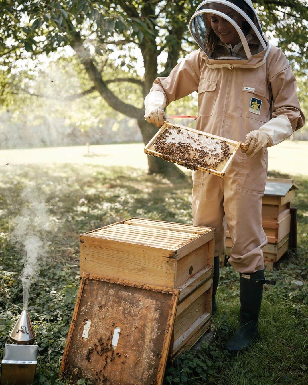 British Vogueさんのインスタグラム写真 - (British VogueInstagram)「To celebrate World Bee Day today, Kensington Palace has released a photograph of the #PrincessOfWales beekeeping. “Today is a great opportunity to raise awareness of the essential role bees and other pollinators play in keeping people and the planet healthy,” the Prince and Princess of Wales said in a statement. Click the link in bio for some of the Princess’s other winning girl-next-door moments.  Photographed by @MattPorteous.」5月20日 19時29分 - britishvogue