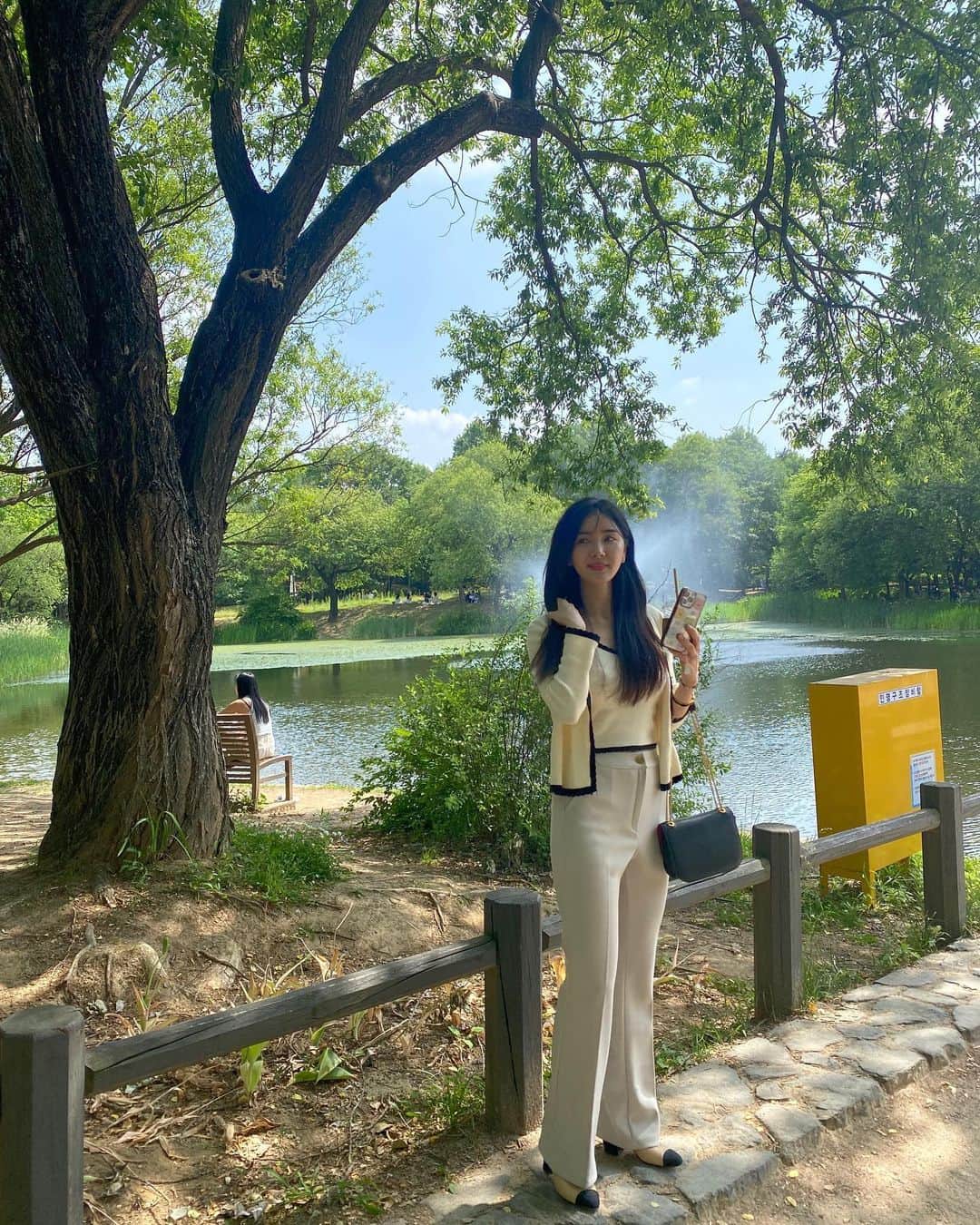 のインスタグラム：「날씨 좋은 날  @yeon._.cho  이랑 데이뚜❤️」