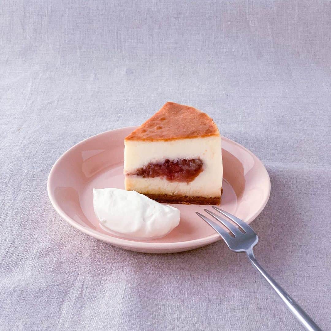 なかしましほ（foodmood）さんのインスタグラム写真 - (なかしましほ（foodmood）Instagram)「オンラインショップ、販売スタートしました。よろしくお願いします。いちごのチーズケーキは今回で終売となります。」5月20日 19時25分 - foodmoodshop
