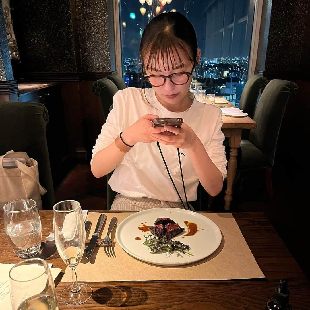 moca さんのインスタグラム写真 - (moca Instagram)「Miu&Moca合同誕生日会🎂 (開催したの4月、笑) (投稿するの遅すぎな私達🥵) (ついこないだも会った笑) ⁡ 誕生日プレゼントに悩んだり、 お店どうする、どうするって言いながら決めたり、 考える時間からわくわく😂💓 ⁡ お店では、音楽流れてバースデープレートを 持ってきて貰うのは恥ずかしいから、 しれっとで大丈夫ですと伝える私達でした。笑」5月20日 19時32分 - moca_lol