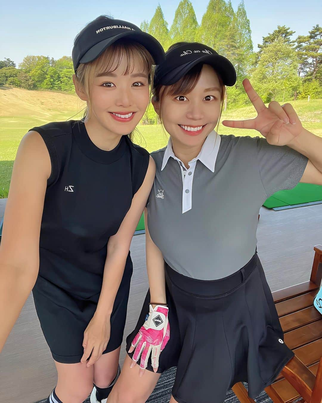 とくさきさんのインスタグラム写真 - (とくさきInstagram)「紫塚ゴルフ倶楽部の練習場にて💕⛳️ @yuu1115yuu の練習を眺めつつ、私もちょくちょくアプローチ練習をしてました✨😌 . ほんと練習環境が整ってる上に、アカデミーもあるって最高❤️ 1年前のちょうど今頃、私もこのアカデミーで1時間くらいレッスンしてもらってたのを思い出した🥺 .  #ゴルフ#ゴルフ女子#golf#golfgirl#golfswing#ゴルフスイング#sports#スポーツ#スポーツ女子#골프#골프여자#尔夫球#高尔夫#ゴルフウェア#golfwear#紫塚ゴルフ倶楽部」5月20日 19時33分 - tokusaki_golf