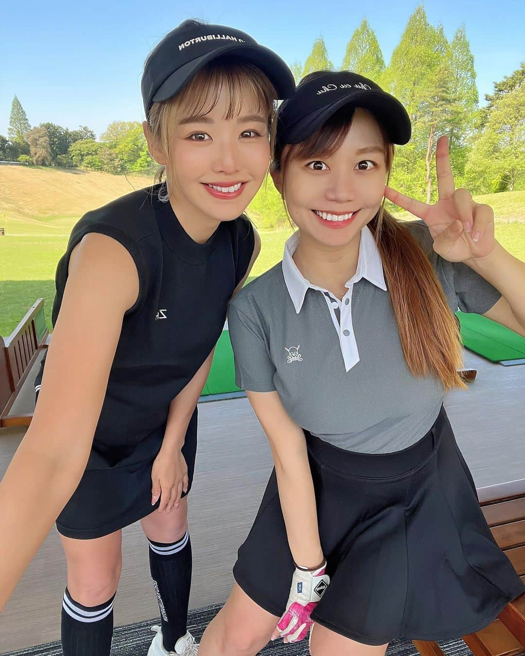 とくさきさんのインスタグラム写真 - (とくさきInstagram)「紫塚ゴルフ倶楽部の練習場にて💕⛳️ @yuu1115yuu の練習を眺めつつ、私もちょくちょくアプローチ練習をしてました✨😌 . ほんと練習環境が整ってる上に、アカデミーもあるって最高❤️ 1年前のちょうど今頃、私もこのアカデミーで1時間くらいレッスンしてもらってたのを思い出した🥺 .  #ゴルフ#ゴルフ女子#golf#golfgirl#golfswing#ゴルフスイング#sports#スポーツ#スポーツ女子#골프#골프여자#尔夫球#高尔夫#ゴルフウェア#golfwear#紫塚ゴルフ倶楽部」5月20日 19時33分 - tokusaki_golf