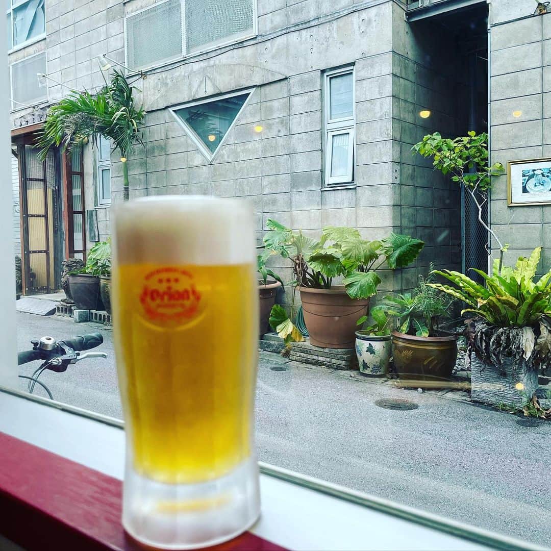 園崎未恵のインスタグラム：「沖縄にいます。 牛肉と、生ビール。 独特の空気と時間が流れています。 #okinawa」