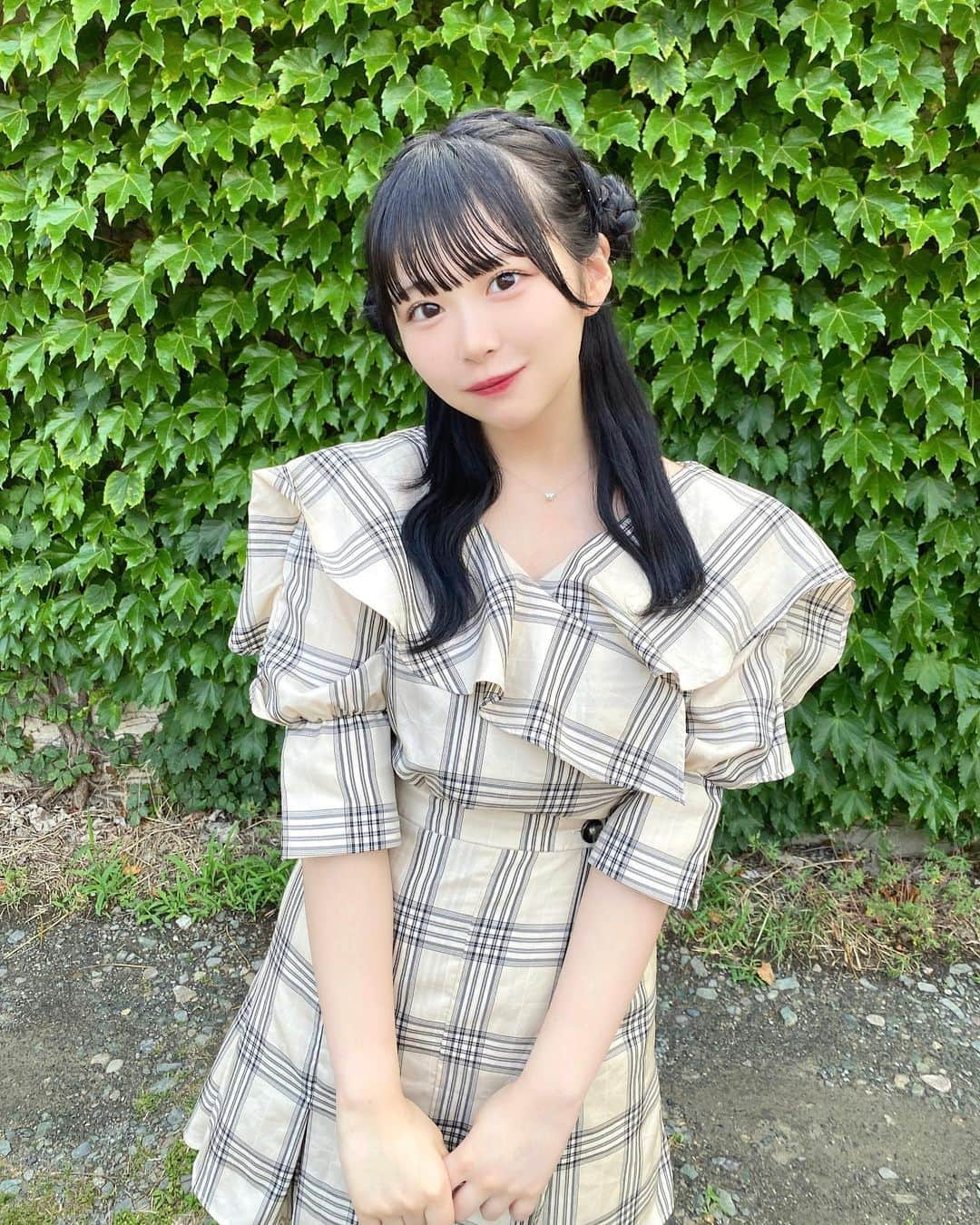 ゆめのインスタグラム：「ロングになったから色んな髪型で来て嬉しいな〜‼️  今日はちなさんにひつじさん🐑してもらったありがと〜🫠   #エクステ  #ヘアアレンジ  #fyp」