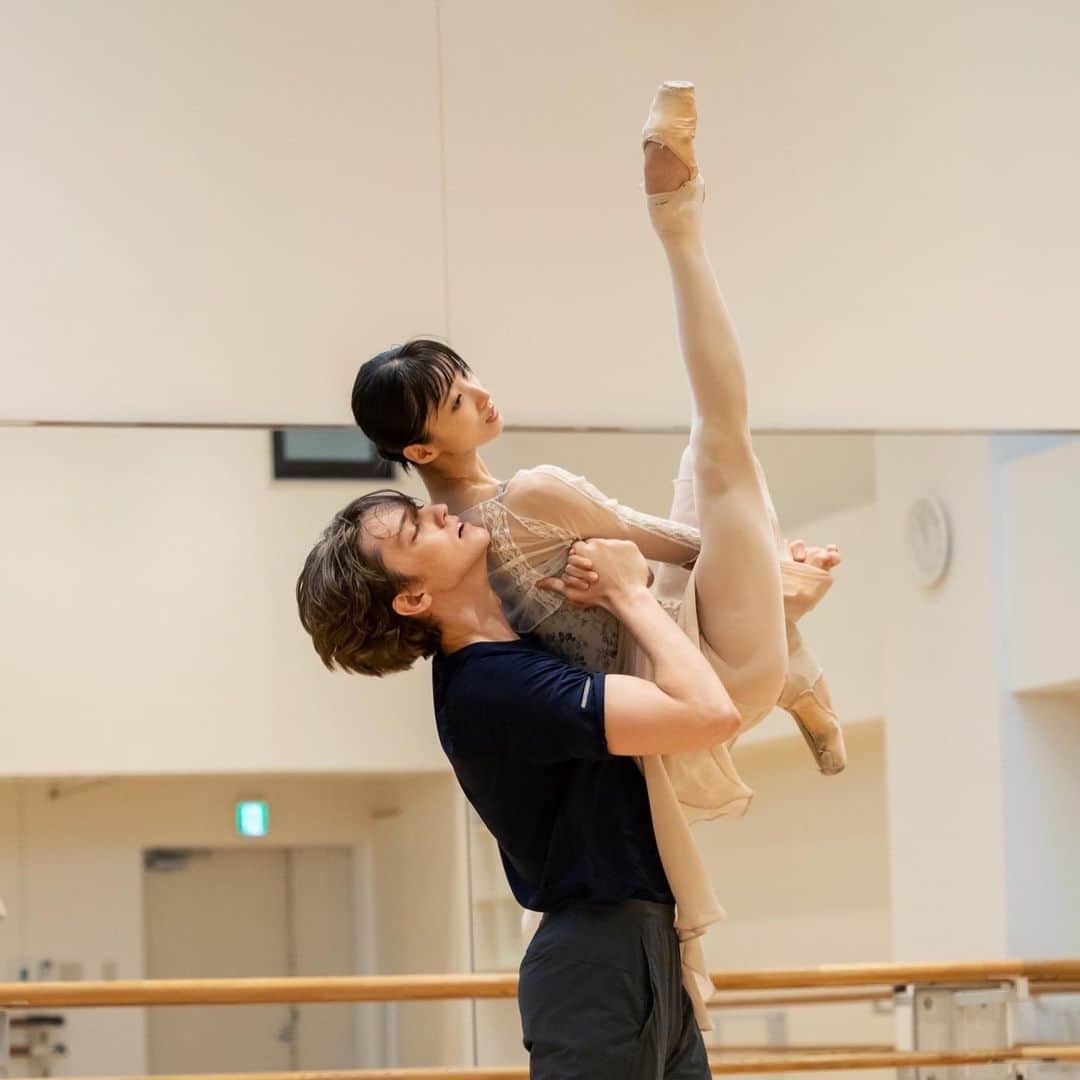 飯島望未のインスタグラム：「There’s more pictures of madam butterfly 🦋🫧 @julianmackay @k_ballet_company_official   Captured by @niczeusmackay @mackay.productions」