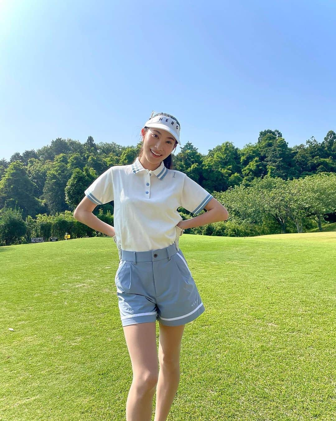 横川莉那のインスタグラム：「. お気に入りの @herg_olf 🩵 夏のウェア大好き🏌️‍♀️☀️ . . #ゴルフ#herg1#エルグ #오오티디」