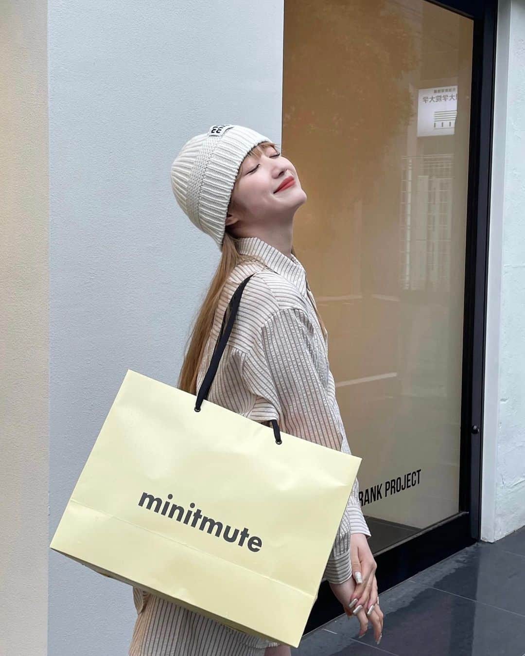 河﨑莉奈さんのインスタグラム写真 - (河﨑莉奈Instagram)「미닛뮤트 사랑해🤍🏸 @minitmute   最近お気に入りのセットアップとブーツで ベージュコーデ👔👢 どちらも @dholic_official でゲットしました❕  #minitmute #dholic #miumiu」5月20日 19時39分 - rinya5588
