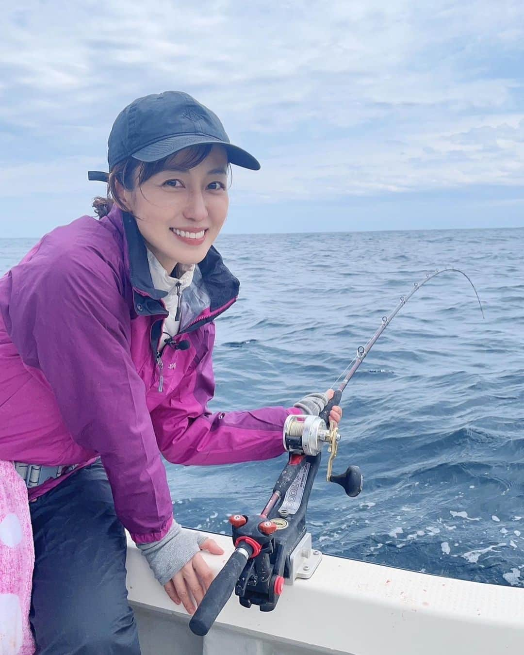 及川奈央さんのインスタグラム写真 - (及川奈央Instagram)「先日初めて #海釣り をして鯵を釣って捌きましたが、今日再び鯵を3匹買ってきて三枚おろしをしてなめろうと素揚げにしました๑⃙⃘´༥`๑⃙⃘ プラス、ハナダイのお刺身も。  捌くのは前回よりもほんの少し早くなったかな。 また釣りにも行きたいし、ほかのお魚も釣ってみたいです。  YouTube #なおチャンネル にて3本あがっていますので是非ご覧ください♩ プロフィールから飛べます𓆛𓆜𓆝𓆞𓆟」5月20日 19時56分 - naooikawa