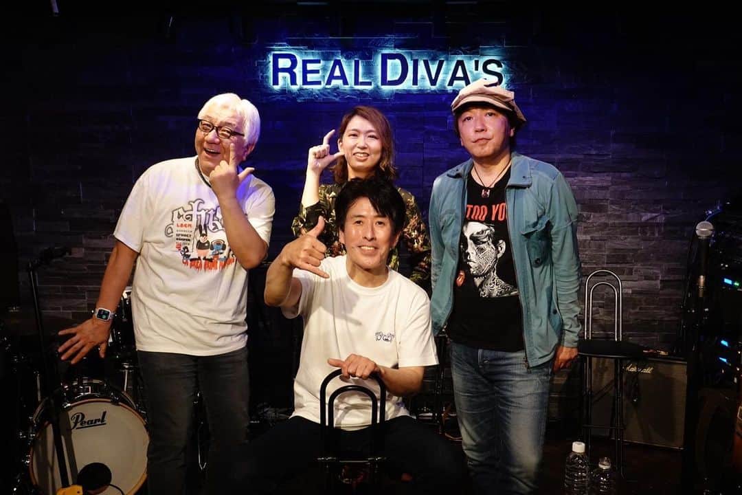 のインスタグラム：「昨日は楽しかった〜♬ そしてすべてを切り替えて 27日のスターパインズ LIVEです！！  #石川よしひろ #清水淳 #中川進 #五十棲千秋 #ありがとうございました #楽しかった #StarPinesCafe吉祥寺 #お楽しみに #新しいグッズ色々 #今週27日 #今週土曜日」