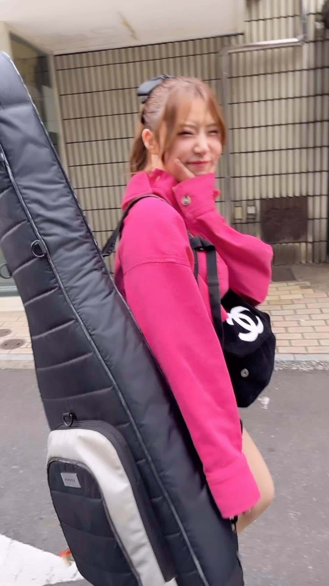 AKARIのインスタグラム：「るんるんなあかりんご🥰（笑）」