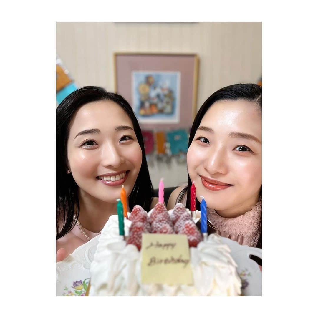 すみれ乃麗のインスタグラム：「36歳の誕生日🎊 YouTubeの配信に来てくださった方、ありがとうございました❣️ お祝いのコメント、お心を寄せてくださった方々、ありがとうございます😍  配信でも話したけど、今日は感謝をする日♡自分の命に、母に、家族に、そして変わらず想いを寄せてくださる方々に。 いつも本当にありがとうございます！  この一年も、私らしく歩んでいきます♡  #birthday   #蘭乃はな #すみれ乃麗 #twins #ふたご #ranrei2」