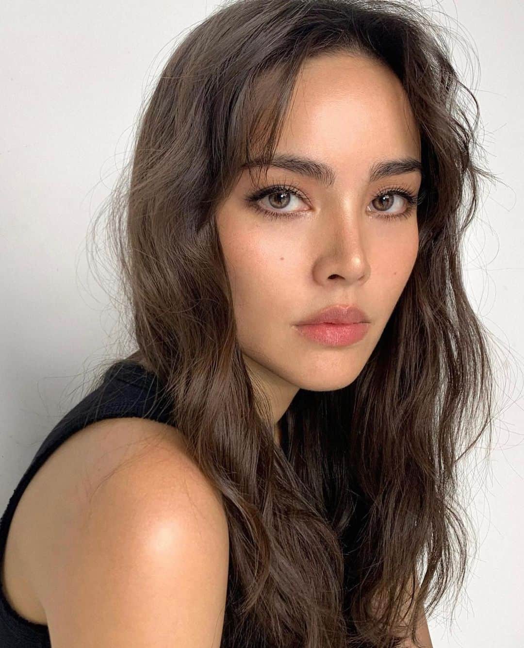 ウッラサヤー・セパーバンのインスタグラム：「🖤」