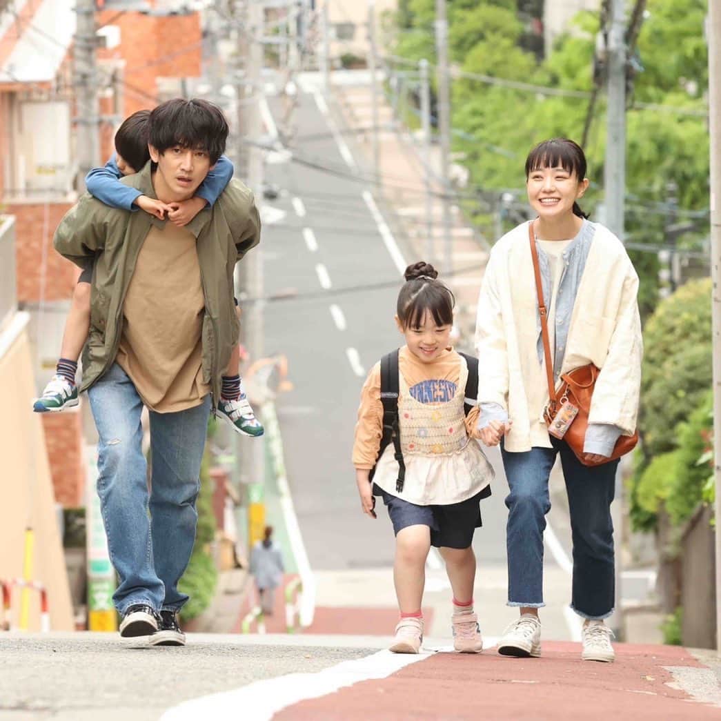 あなたがしてくれなくてものインスタグラム：「. 🫧#あなたがしてくれなくても🫧  💐5話の見逃し配信414万再生突破✨️ 6話も #TVer ドラマランキング1️⃣位を獲得！  4人それぞれの想いが溢れるセリフを ぜひもう一度ご視聴ください👀  📣 ６話の #TVer 見逃し無料配信は 　　次回放送まで！ 　　まだの方ももう一度見たい方も 　　お見逃しなく👀✨ 📺１〜３話も変わらず無料配信中 　　プロフィール欄のリンクからチェック！」