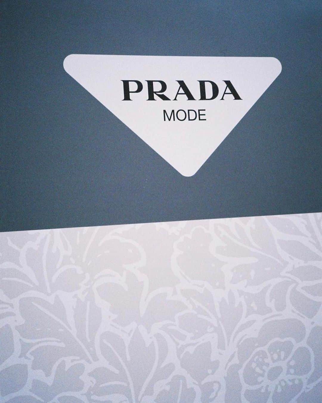 MARISさんのインスタグラム写真 - (MARISInstagram)「@prada #pradamode 🎞️💕」5月20日 20時13分 - marristea